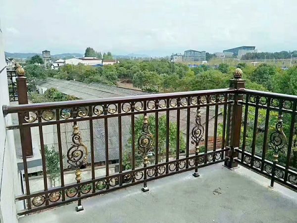 陽臺(tái)護(hù)欄